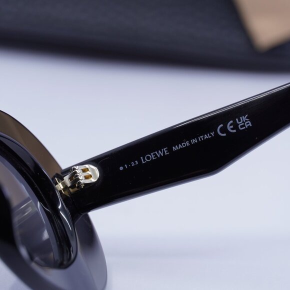 Loewe LW40112I 01A Butterfly Sunglasses – Shiny Black\\Grey main image 8